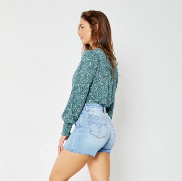 NEW! JUDY BLUE | New Summer 24' High Waist| Light Wash Denim Shorts​ - Picture 7 of 11